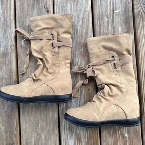 Kaki mid calf women’s lace up boots size 6